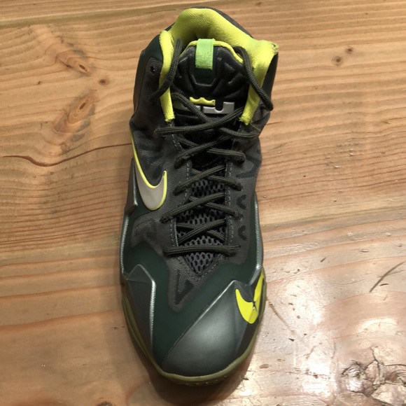LeBron 11 Xi Dunkman Color way - Picture 9 of 10